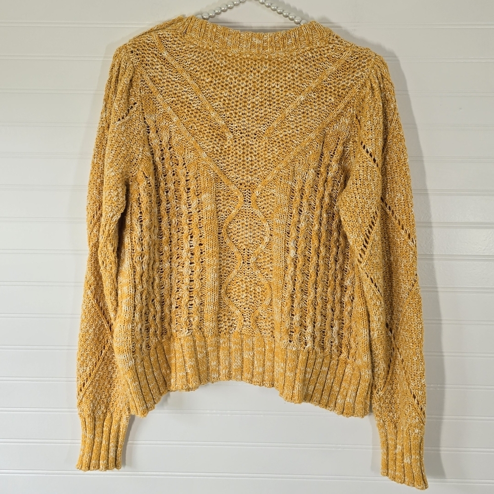 Faherty Button Shoulder Samson Sweater Medium - Picture 9 of 9